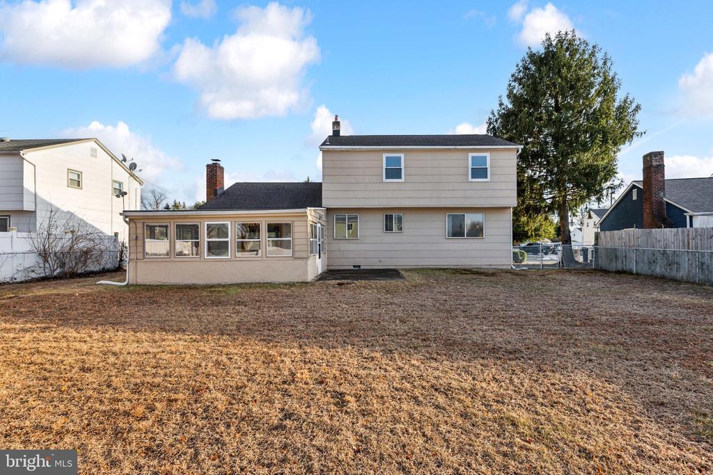 116 COLONIAL ROAD
