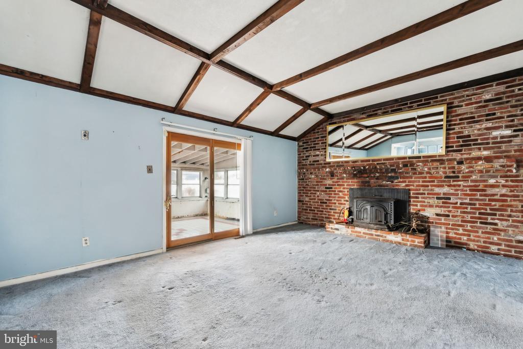 116 COLONIAL ROAD