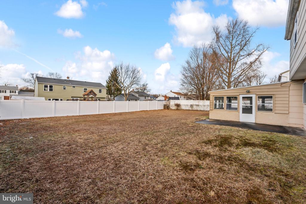 116 COLONIAL ROAD