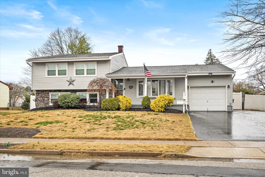 23 LANGROCK WAY