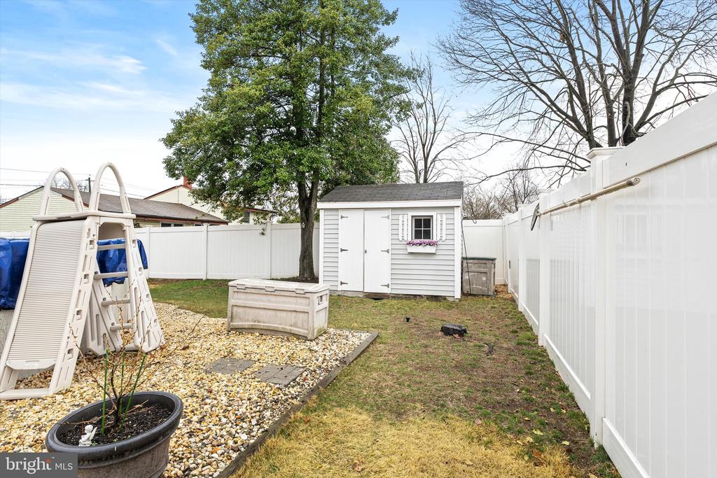 23 LANGROCK WAY