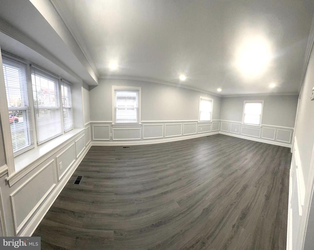 18 GRAYSON CIRCLE