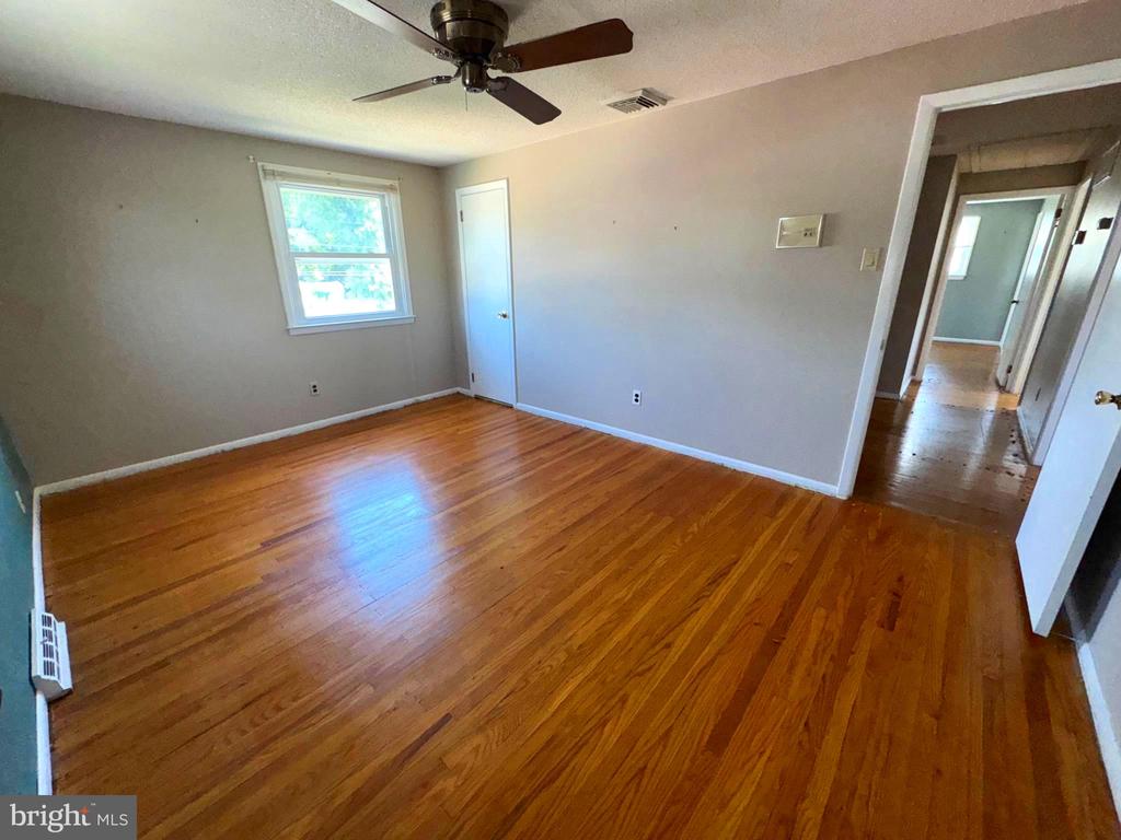 1202 NOREEN DRIVE
