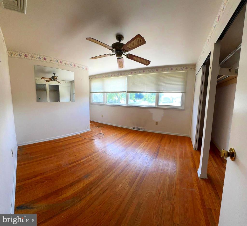 1202 NOREEN DRIVE