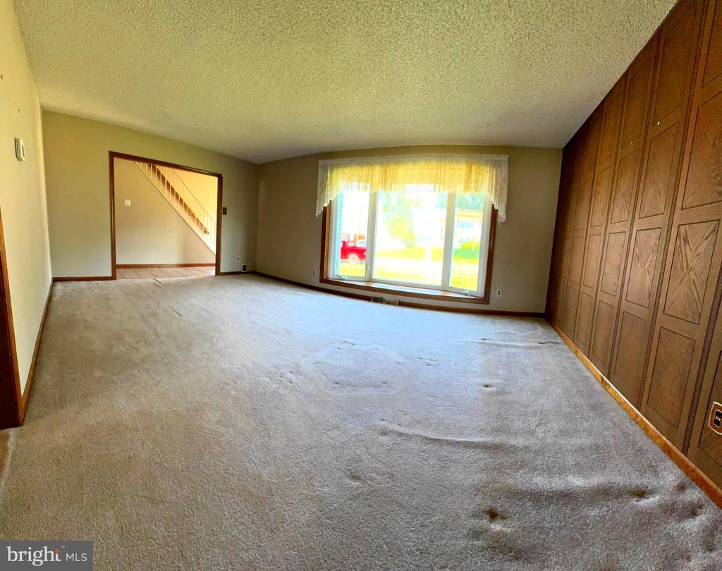 1202 NOREEN DRIVE