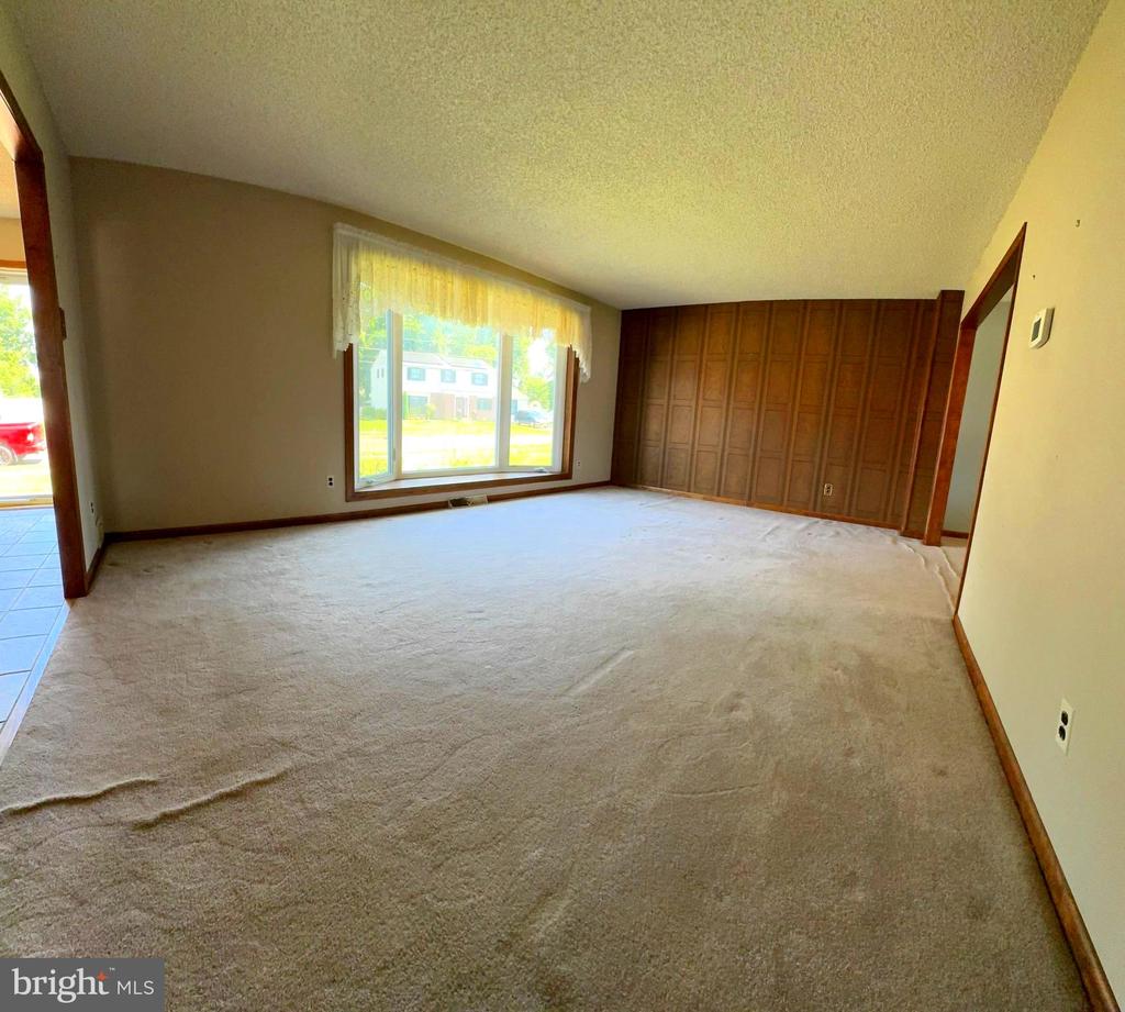 1202 NOREEN DRIVE