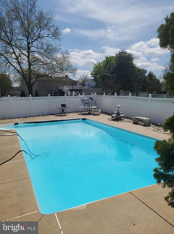 1202 NOREEN DRIVE