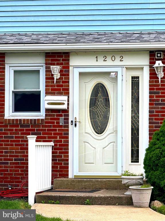 1202 NOREEN DRIVE