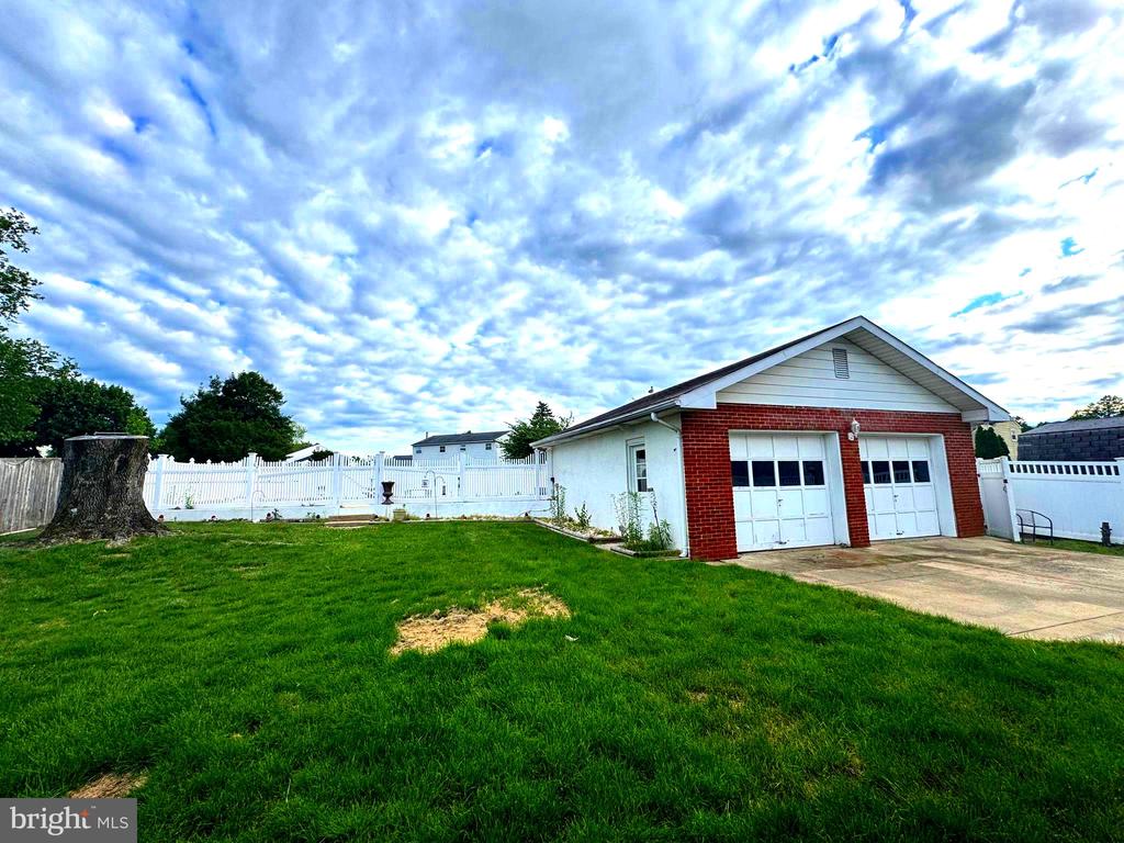 1202 NOREEN DRIVE