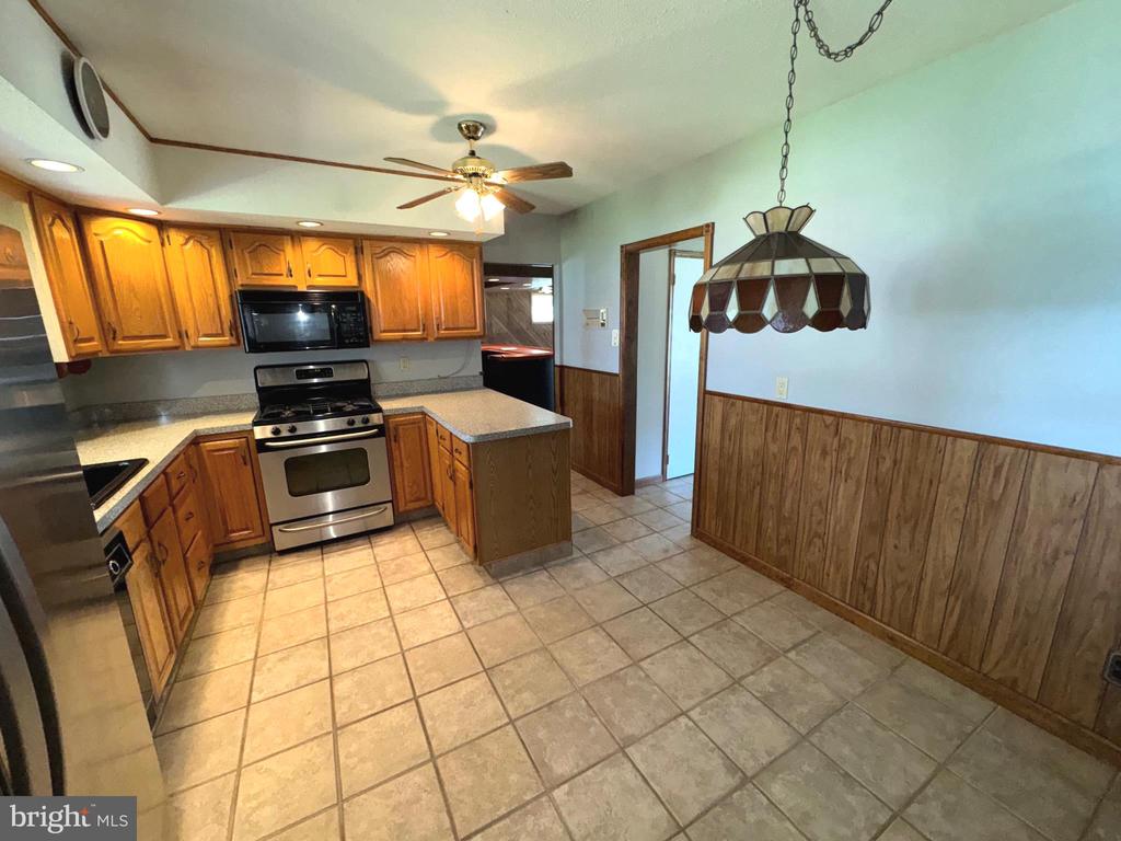 1202 NOREEN DRIVE