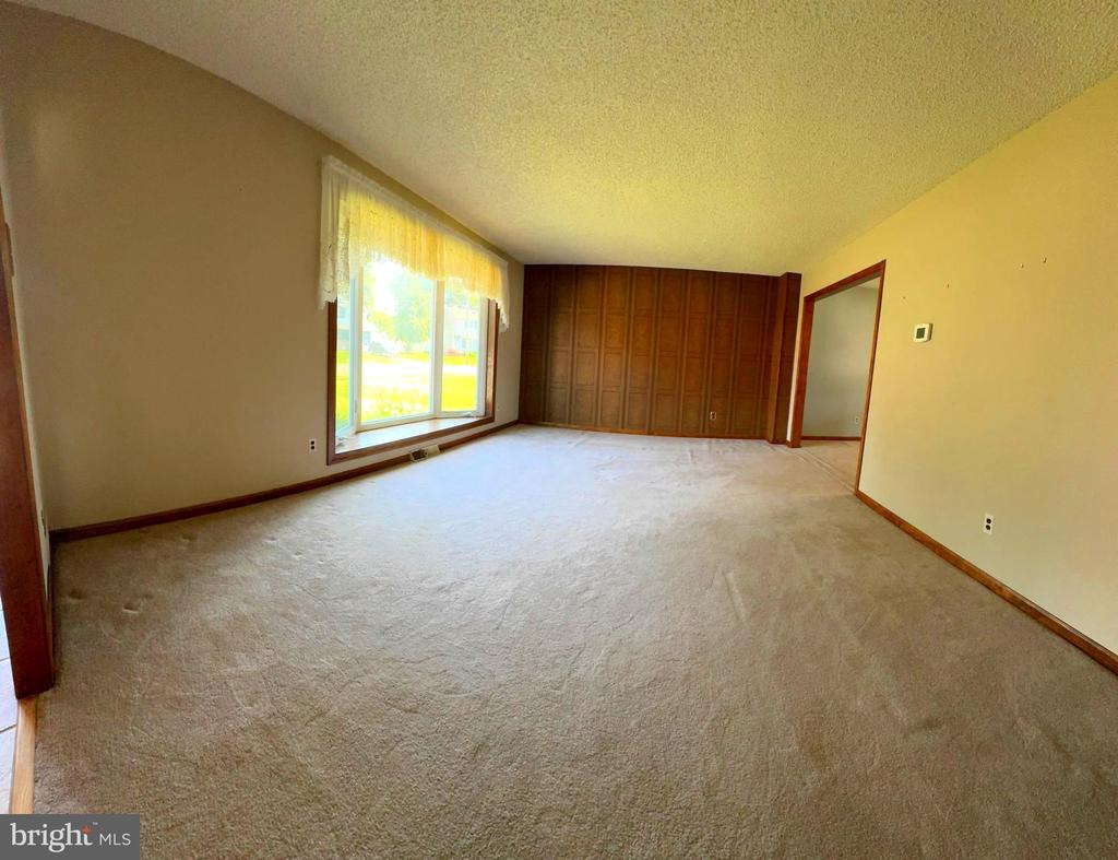 1202 NOREEN DRIVE