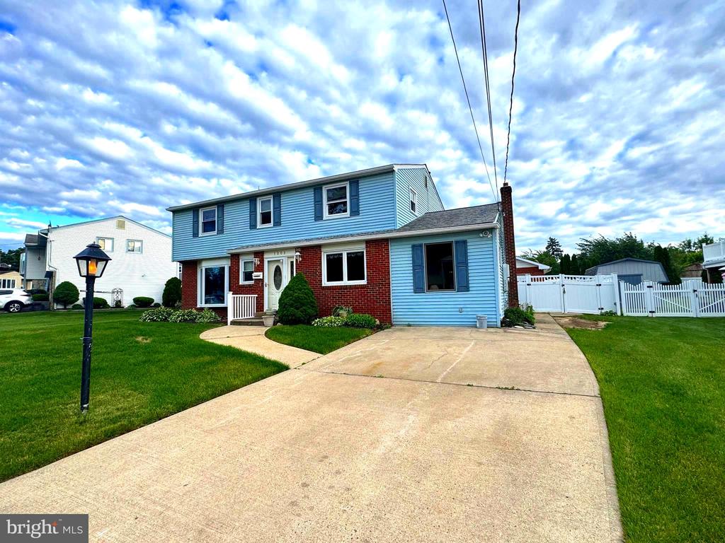 1202 NOREEN DRIVE