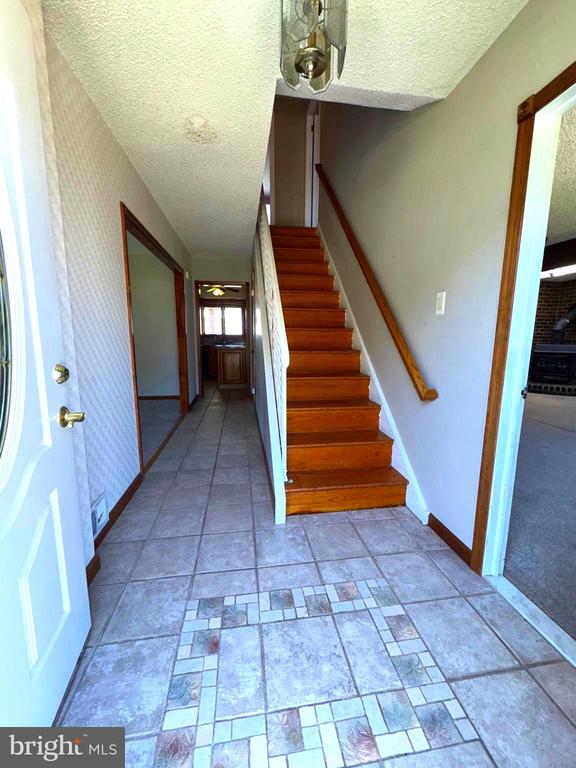 1202 NOREEN DRIVE