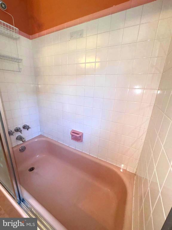 1202 NOREEN DRIVE
