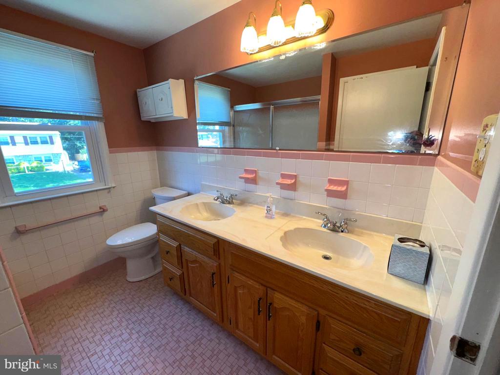 1202 NOREEN DRIVE