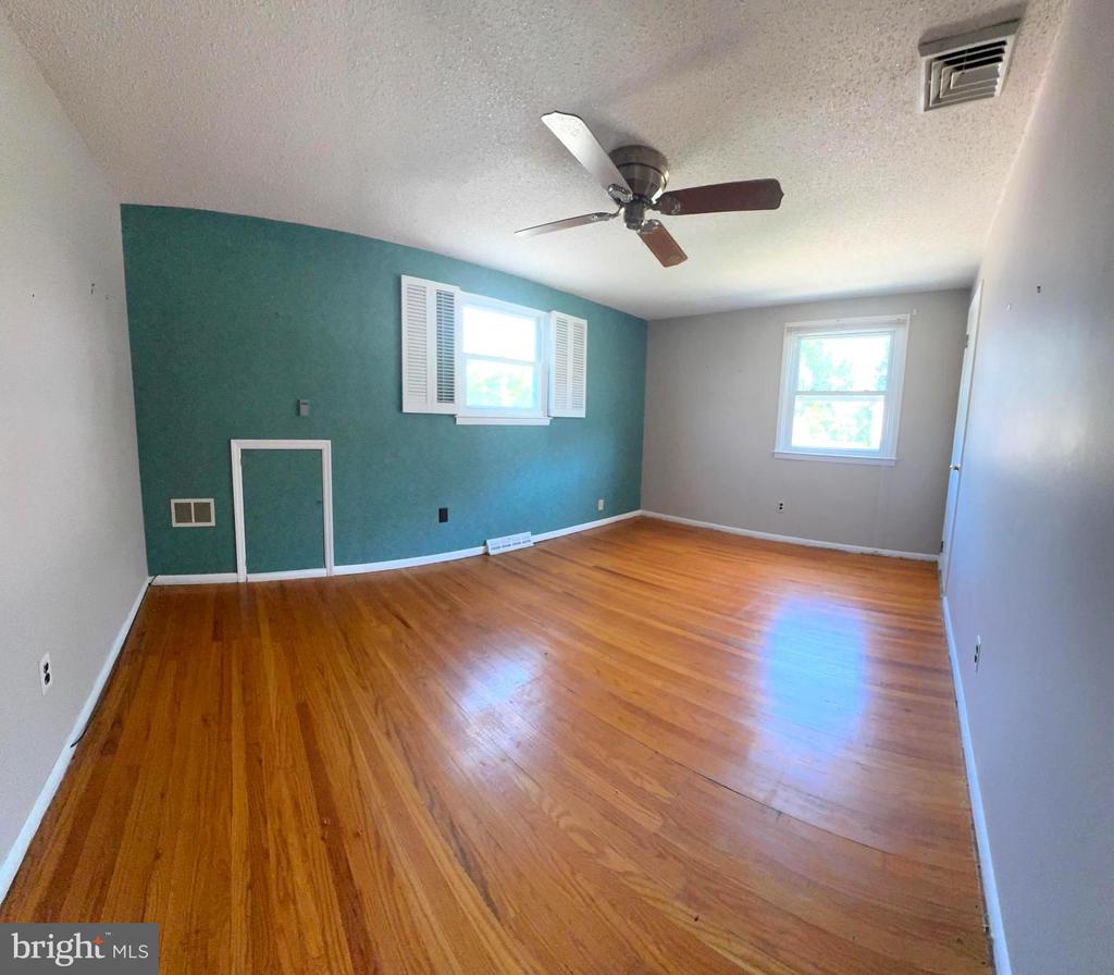1202 NOREEN DRIVE