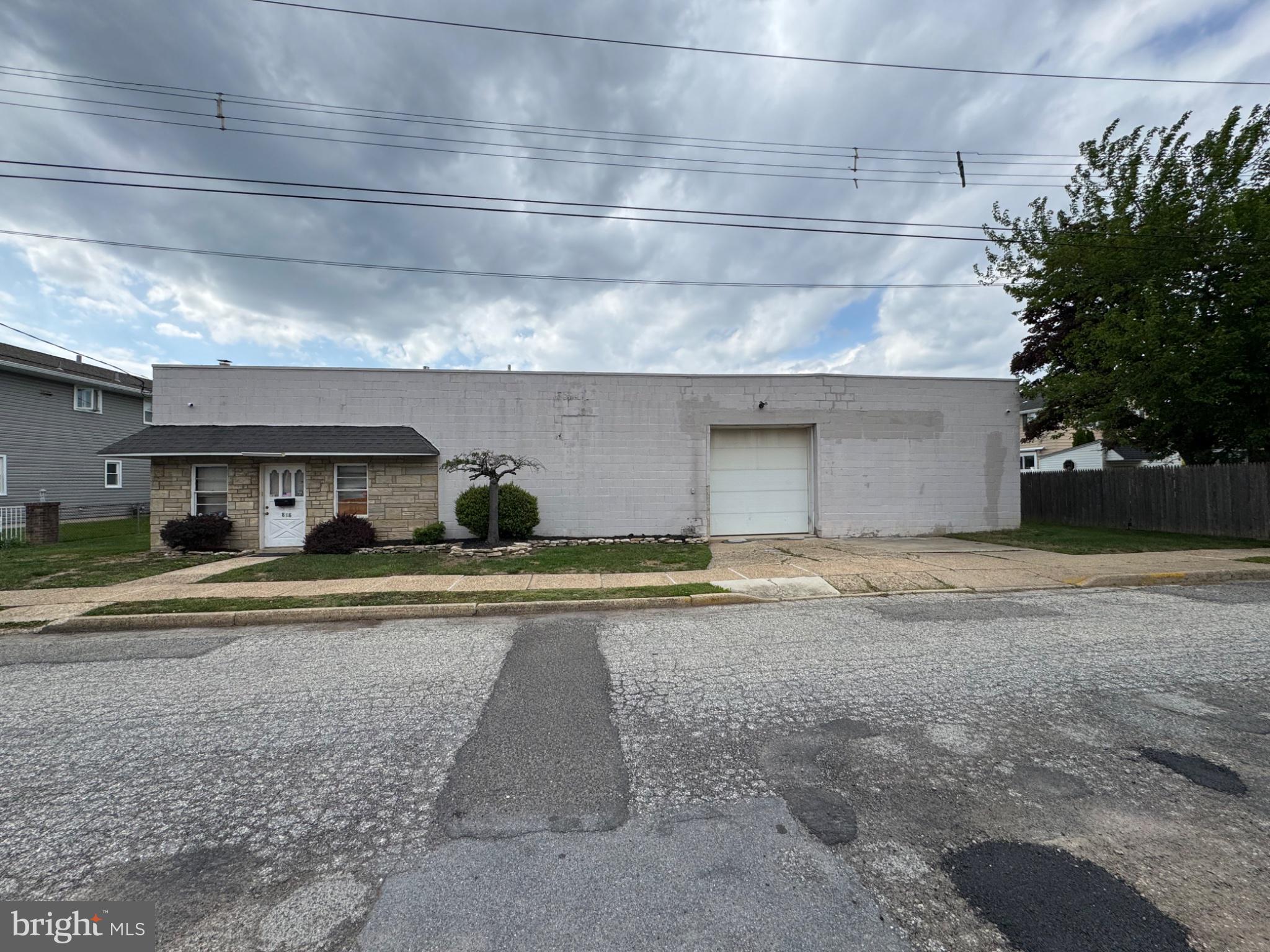 820 OAKLAND AVENUE