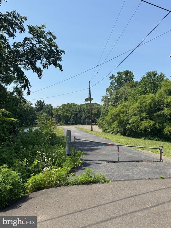 25 WALNUT DRIVE