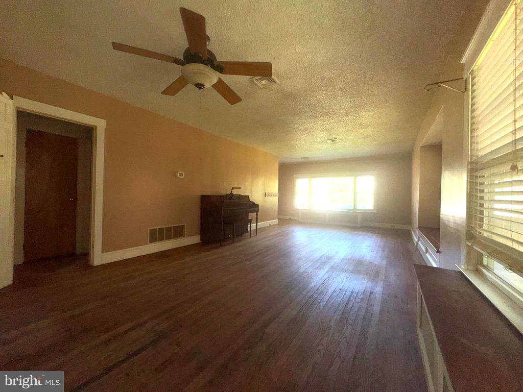 124 W FRANKLIN AVENUE W
