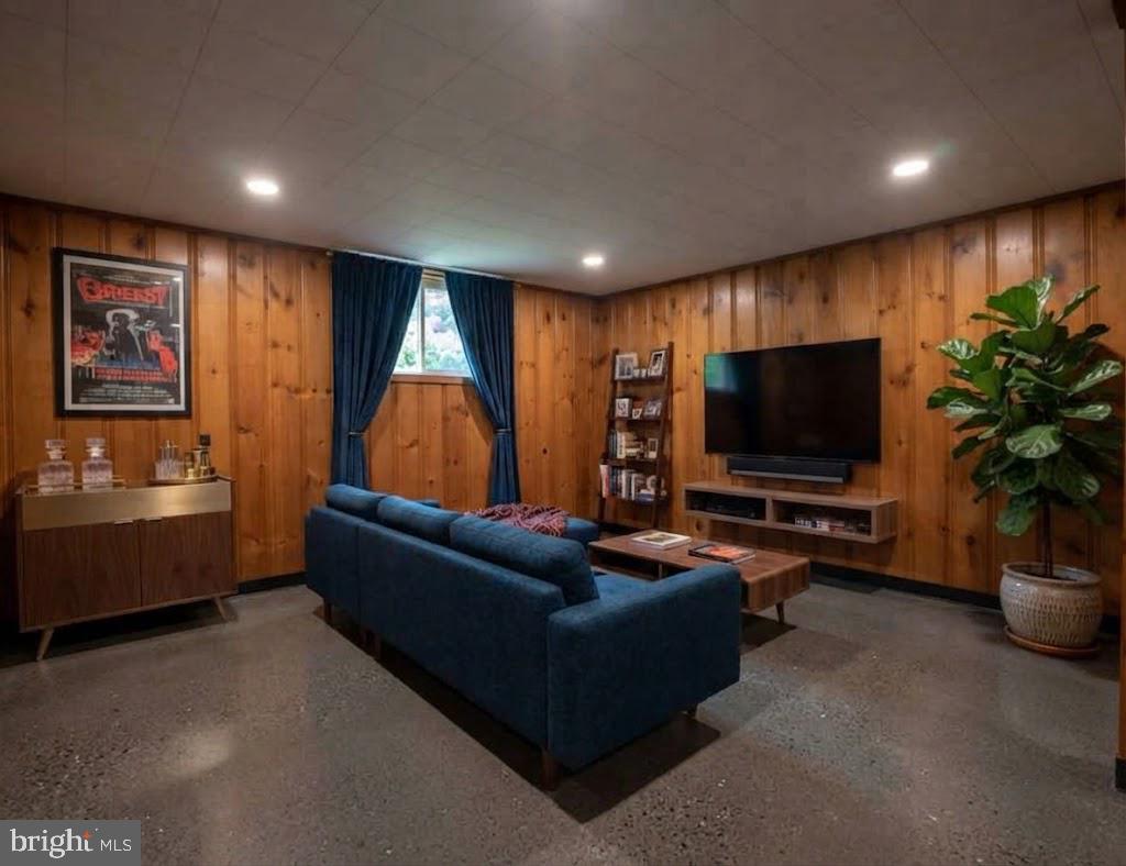 124 W FRANKLIN AVENUE W