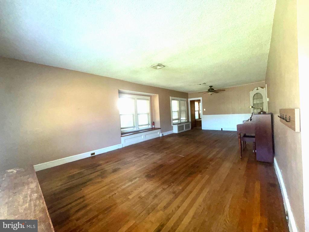 124 W FRANKLIN AVENUE W