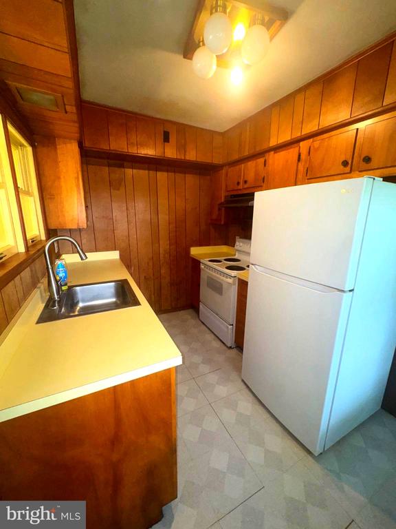 124 W FRANKLIN AVENUE W