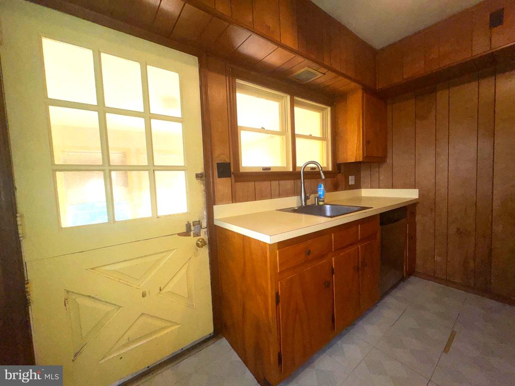 124 W FRANKLIN AVENUE W