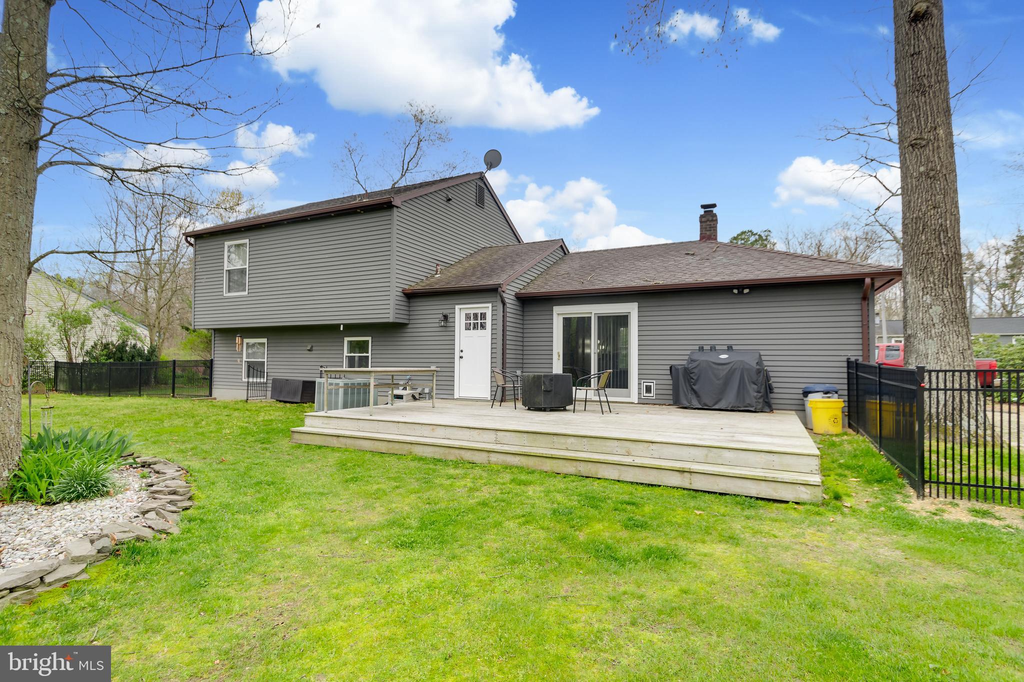 620 AUTUMN CREST DRIVE