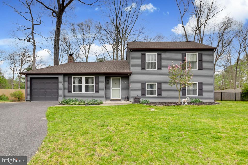 620 AUTUMN CREST DRIVE