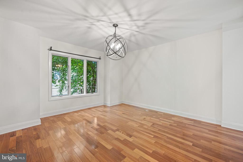 133 W LAKE AVENUE