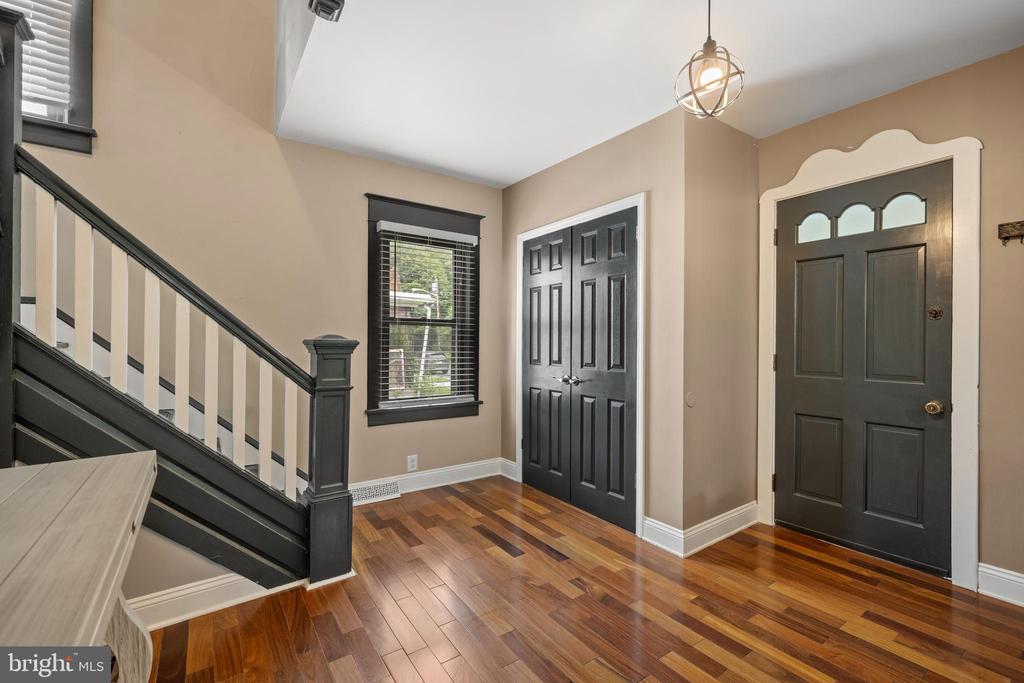 133 W LAKE AVENUE