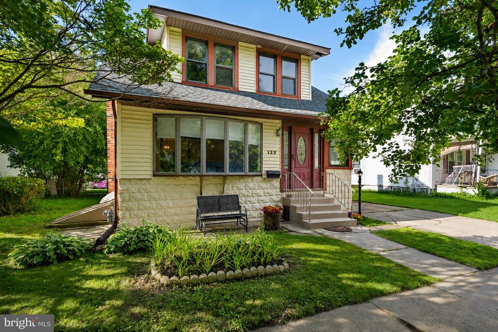 133 W LAKE AVENUE