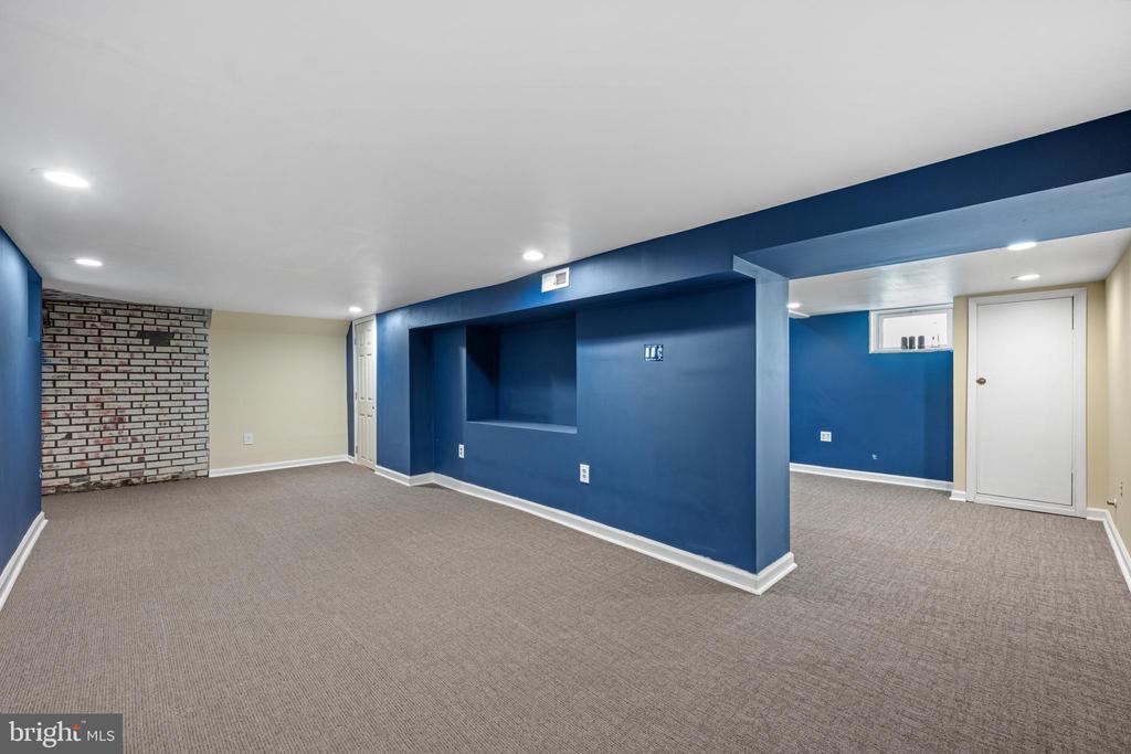 133 W LAKE AVENUE