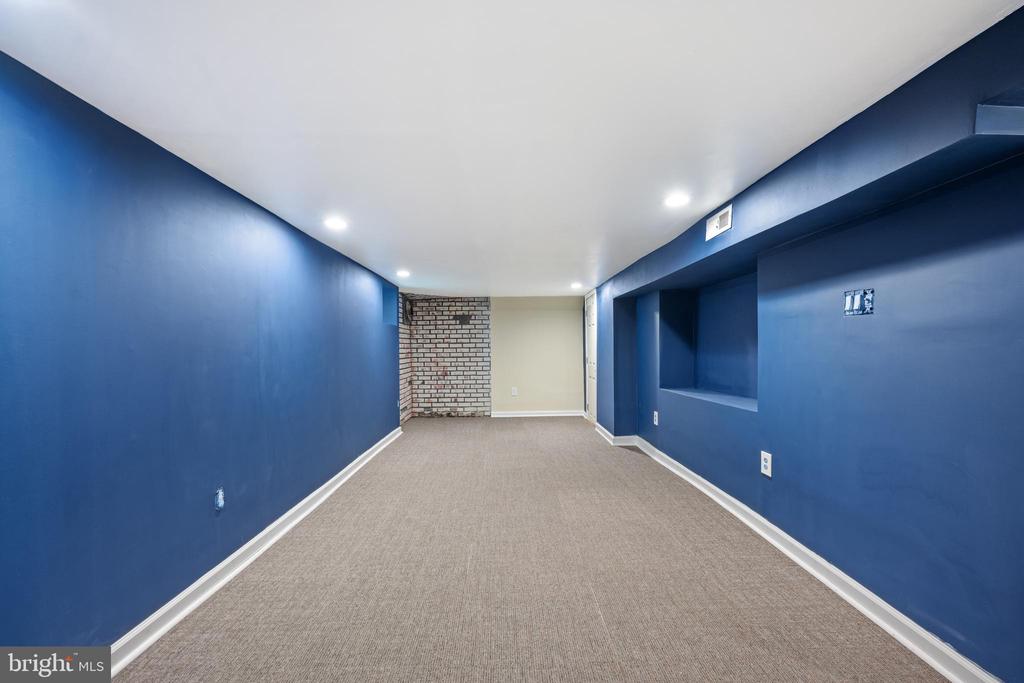 133 W LAKE AVENUE