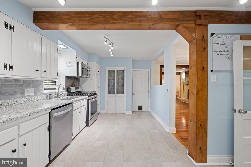 133 W LAKE AVENUE