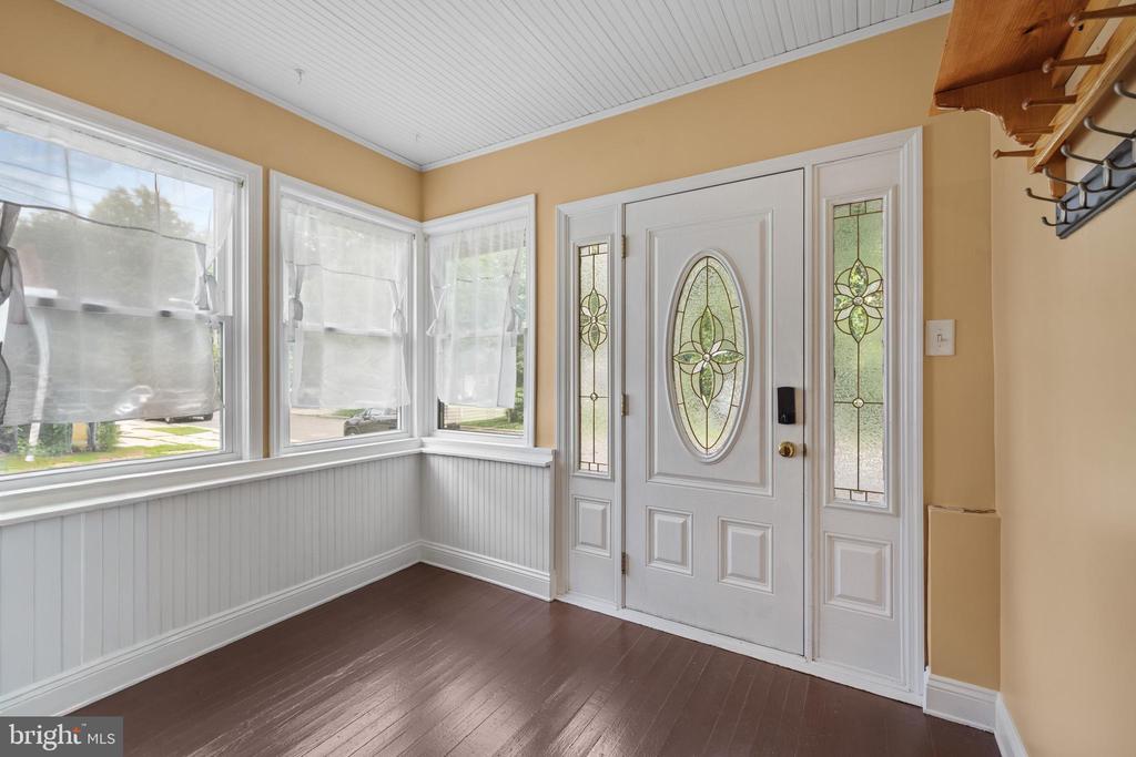 133 W LAKE AVENUE