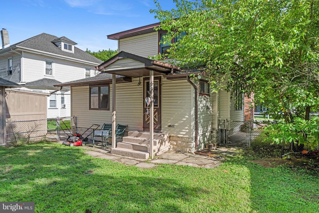 133 W LAKE AVENUE