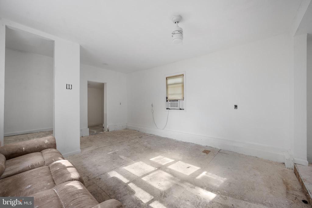 133 W LAKE AVENUE
