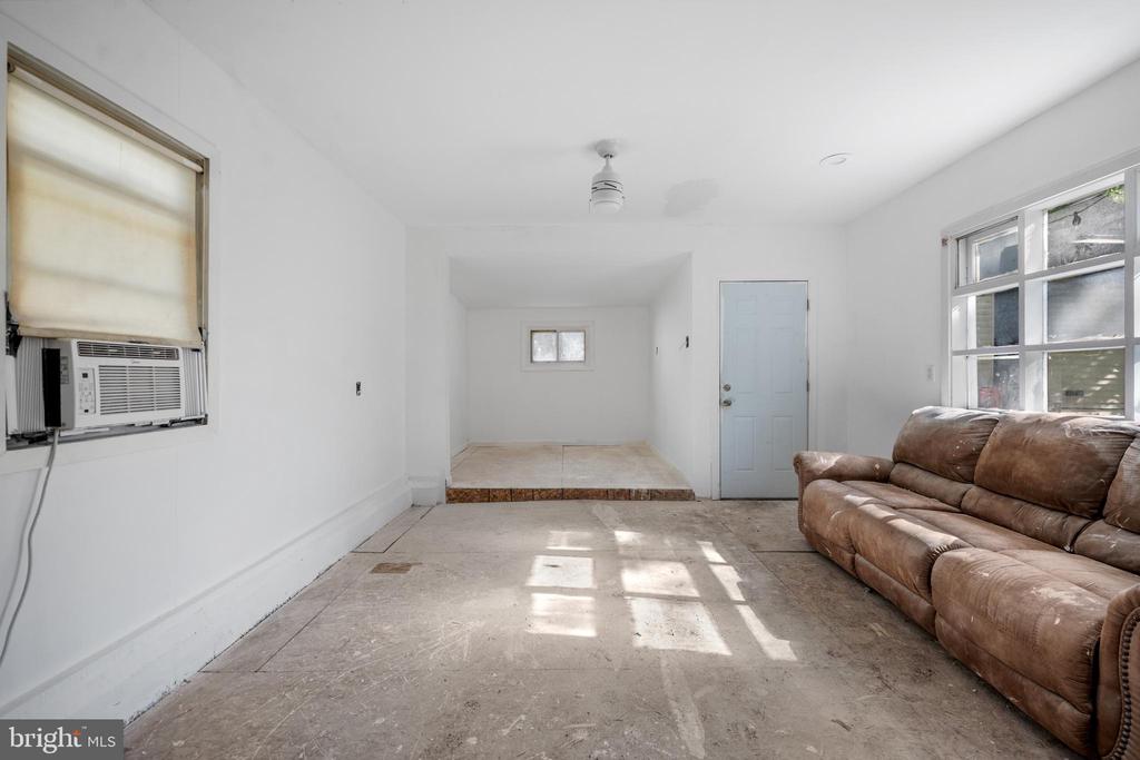 133 W LAKE AVENUE