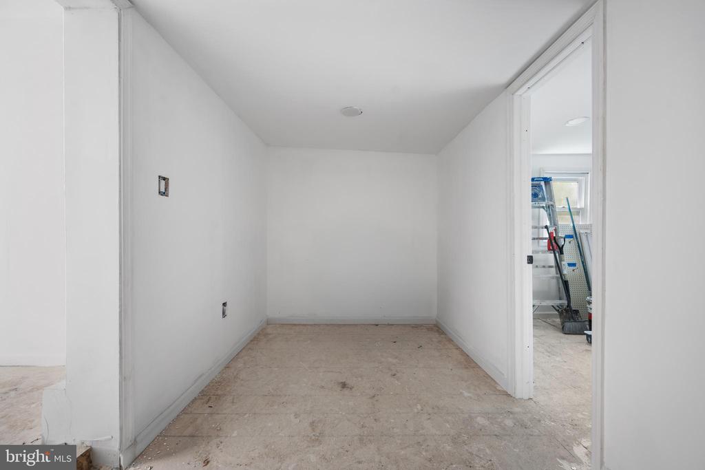 133 W LAKE AVENUE