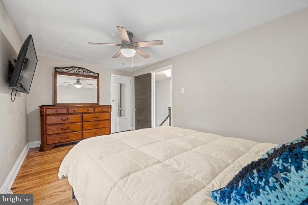 133 W LAKE AVENUE