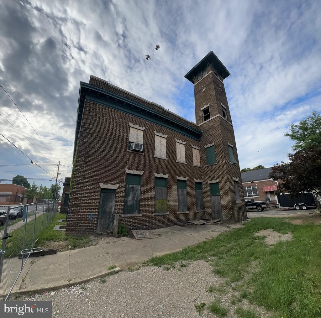 1100 BRUNSWICK