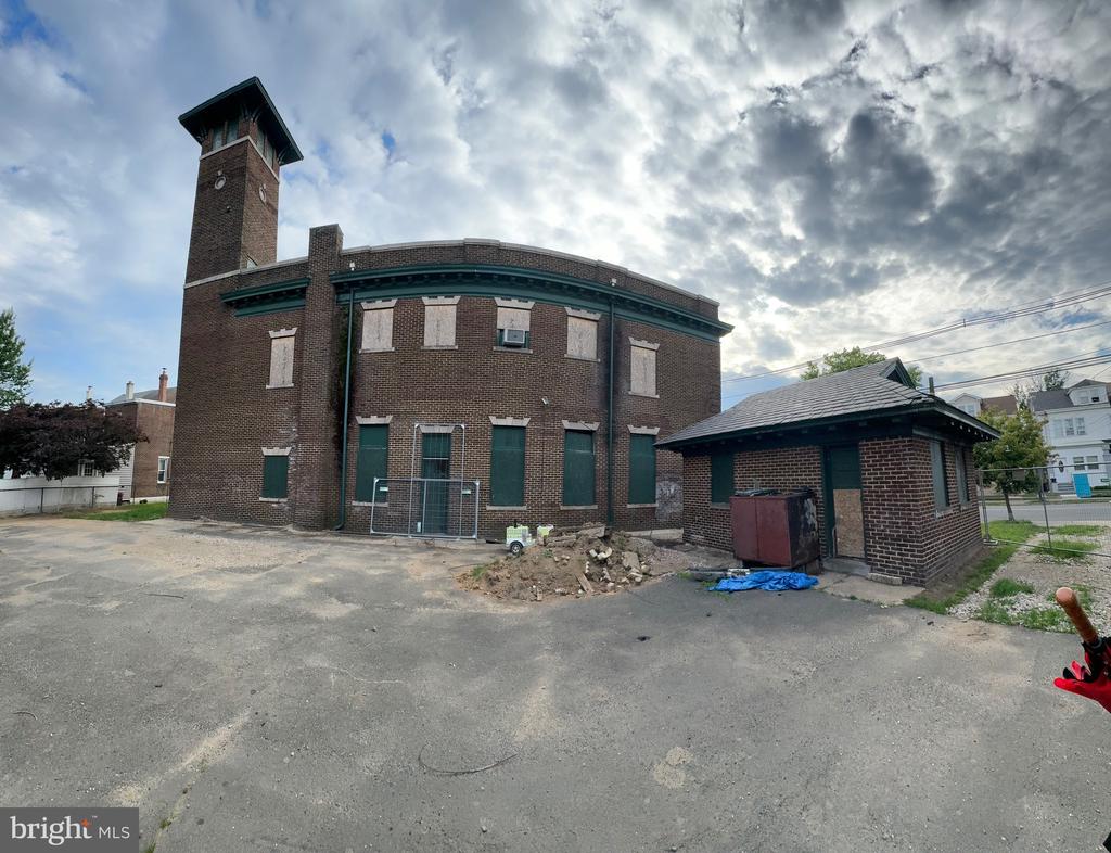 1100 BRUNSWICK