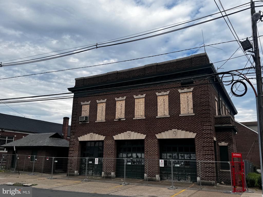 1100 BRUNSWICK