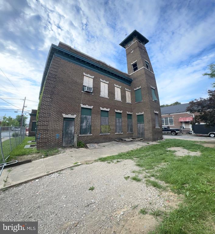 1100 BRUNSWICK
