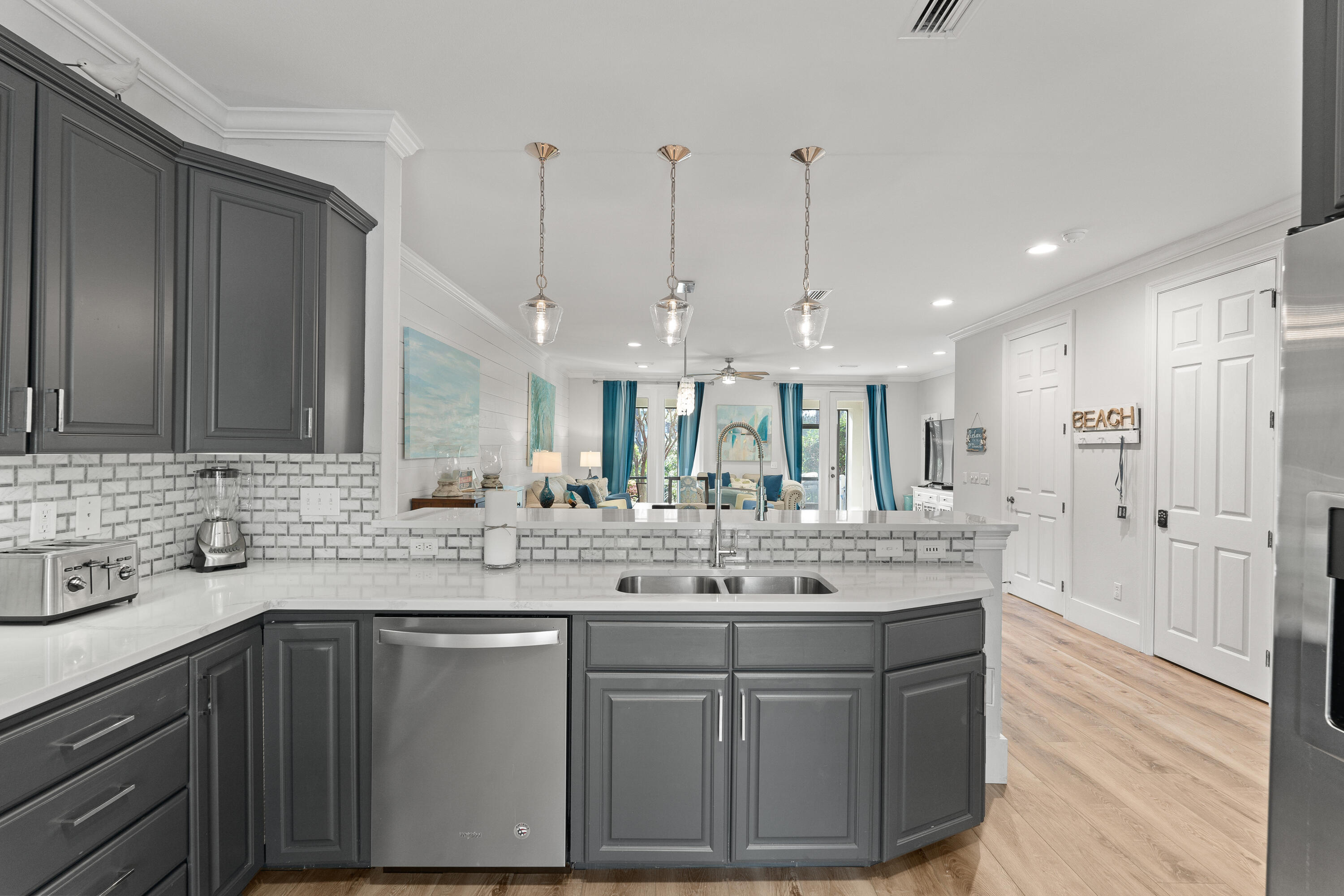 73 W Henry Court, # 6-6