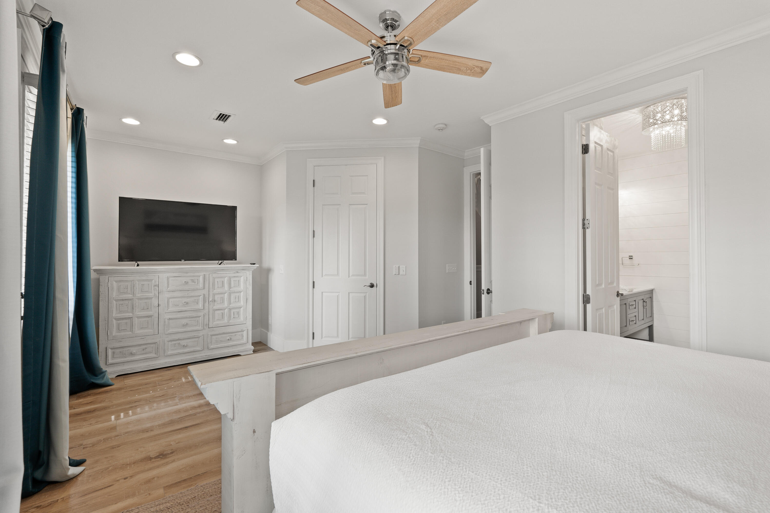 73 W Henry Court, # 6-6