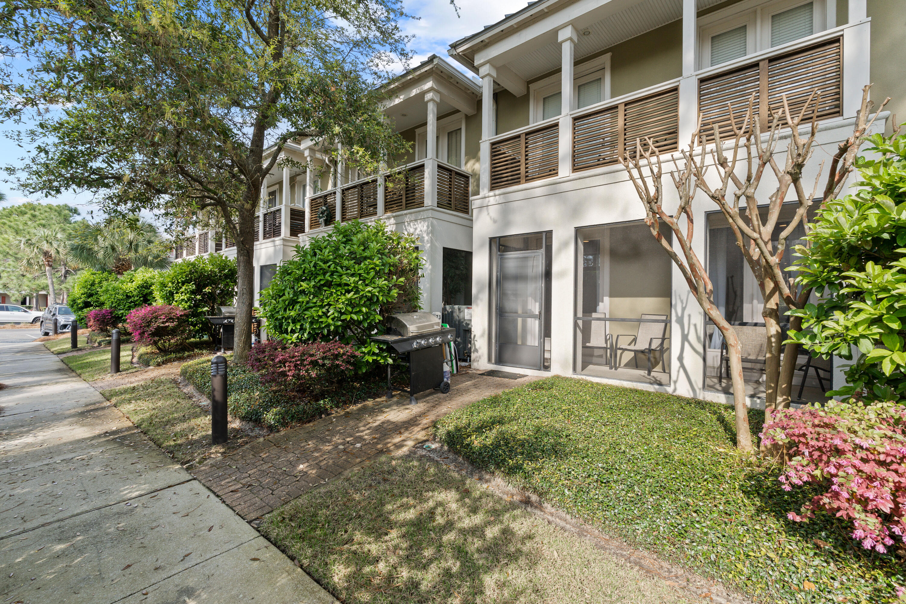 73 W Henry Court, # 6-6