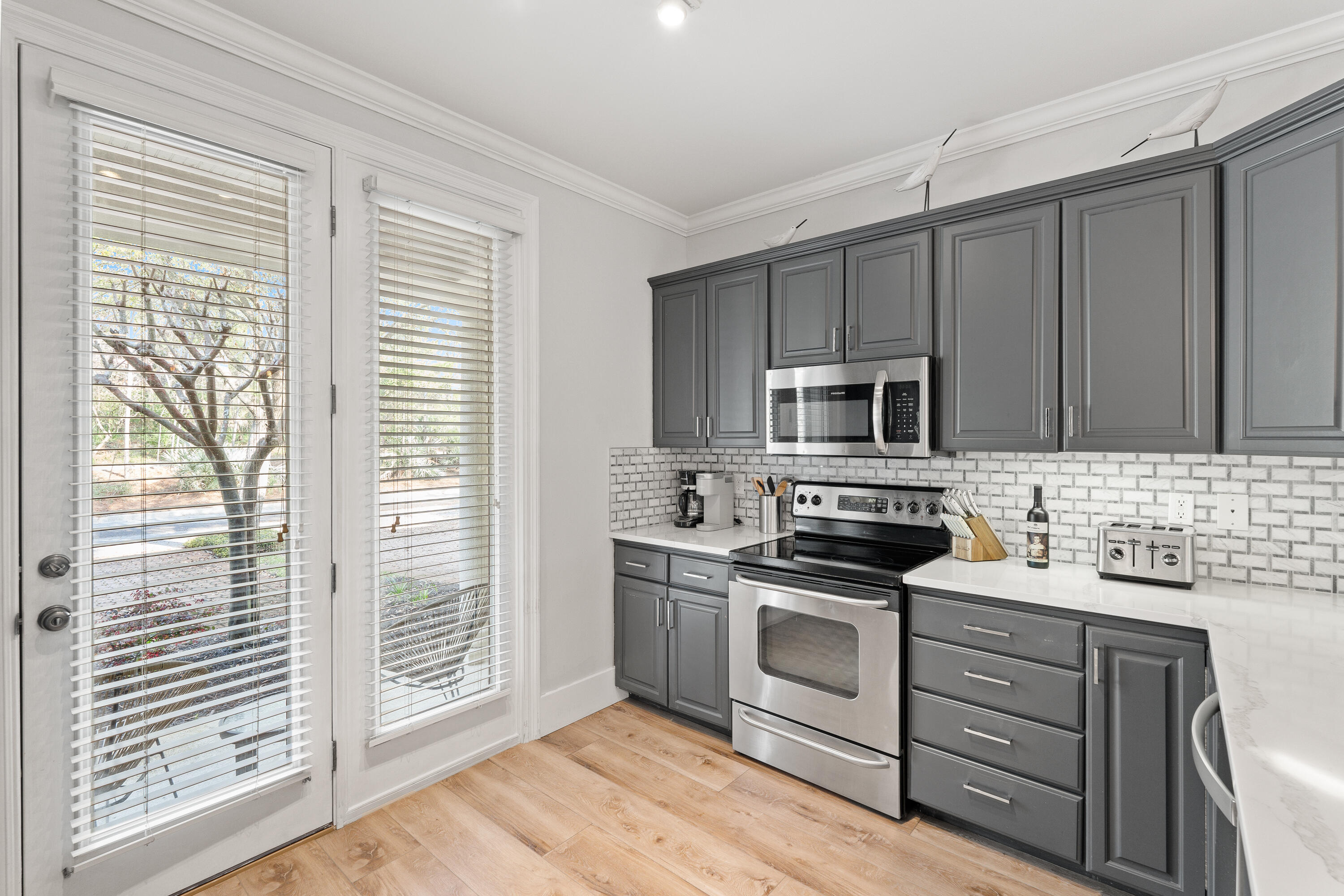 73 W Henry Court, # 6-6