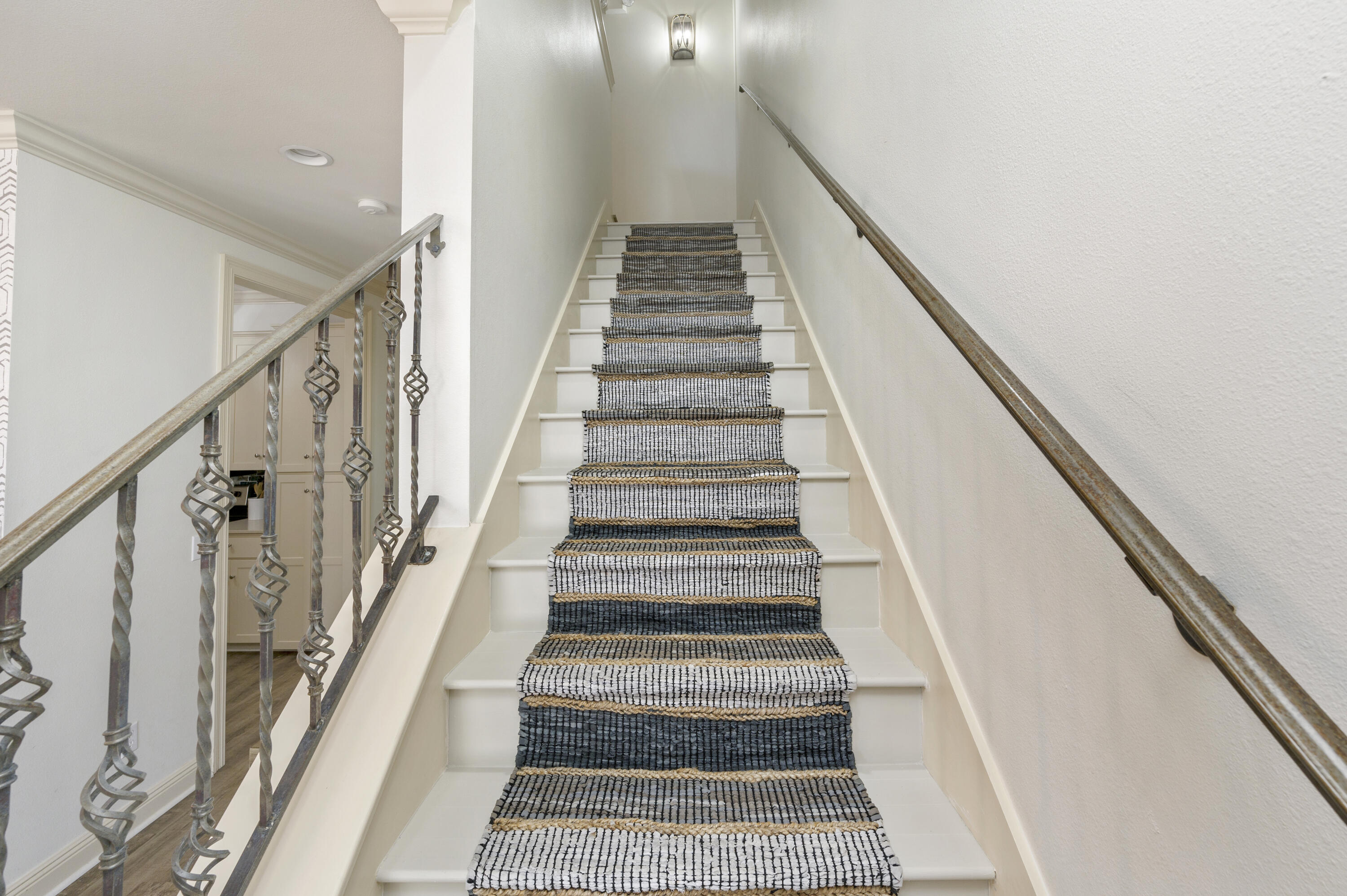 13 W Henry Court, # 5-2